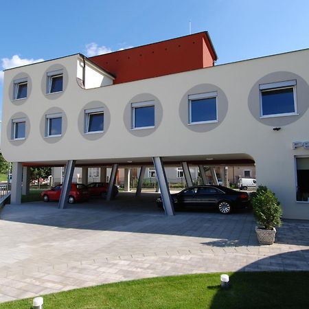 Penzion Royal Trencin Exterior photo
