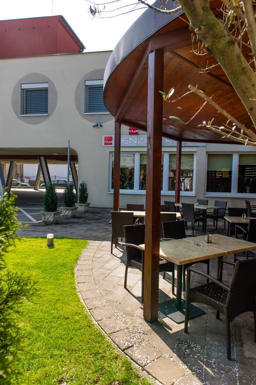 Penzion Royal Trencin Exterior photo